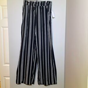 NWT - Joe Benbasset Women’s Black and White Striped Palazzo Pants Size M
